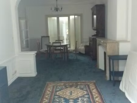 maison de ville d'environ 140 m2 280 000 euros