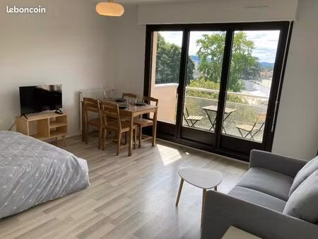 location grand t1 de 33m2 meublé avec balcon  parking et cave dans résidence calme et rech
