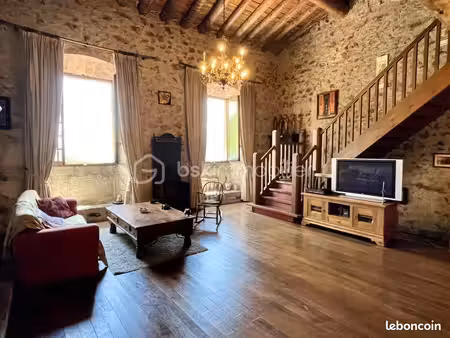 château 8 pièces 148 m²