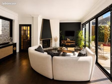 loft 225m2 avec terrasse en plein centre ville