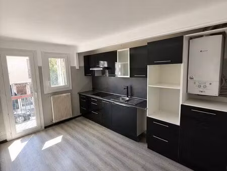appartement t4 rénové - 88 m² - terrasse & place de parking