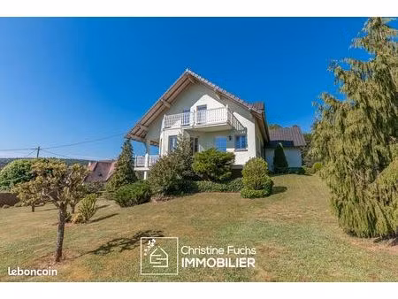 jolie maison dans un très bel environnement