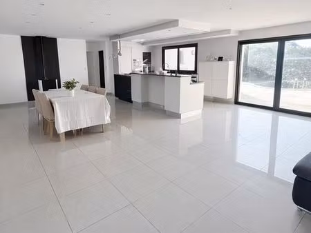maison 160m2 + appartement 50m2 + garage 160m2