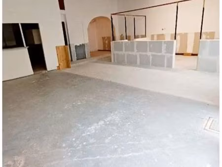 local atelier hangar entrepôt 100 m2 + 40 m2 de cour