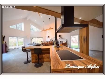 maison 6 pièces 255 m²