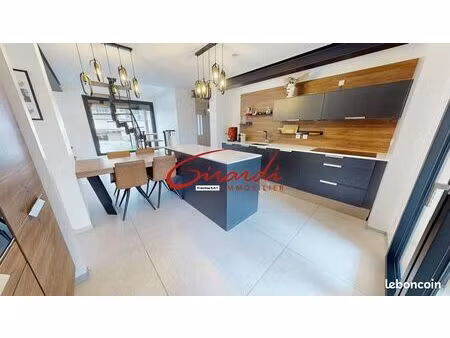 maison 7 pièces 165 m²