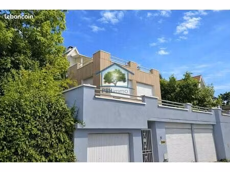 villa 8 pièces 235 m²