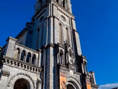 appartement de standing avec incroyable vue sur l' église de lourdes