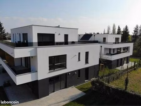superbe 2p meublé toute charge comprise dans petite résidence avec jardin