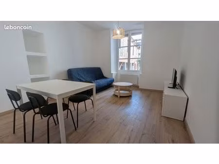 superbe f2 rénové et meublé au cœur de colmar