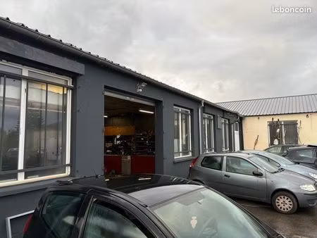 cède locale commerciale avec pieces automobiles