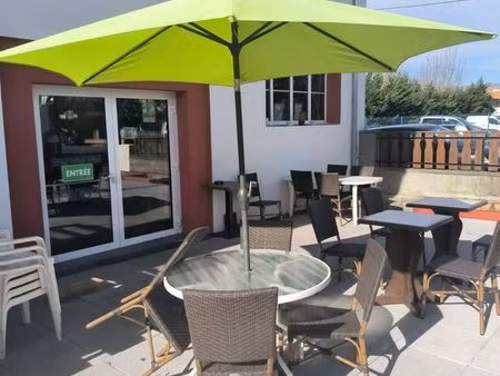 bar-restaurant avec possibilité de logement au-dessus