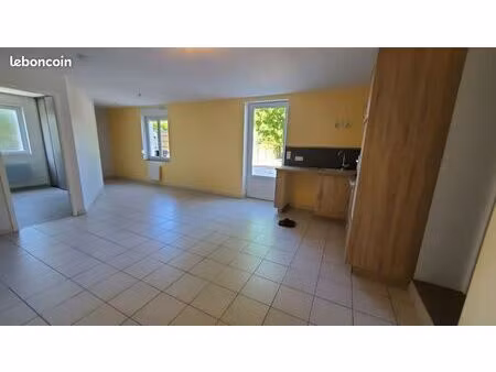 appartement 48 m2 avec cour privative et espace vert