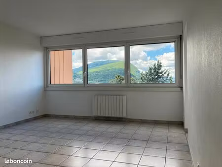 appartement t3 bis lumineux  vue salève  80 m2 + garage + cave