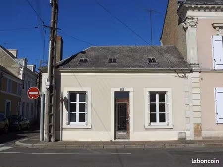 maison de ville à la flèche. place du champ de foire