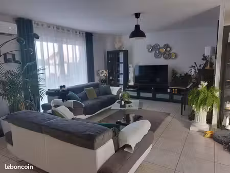 maison d'habitation contemporaine familiale 145 m2 climatisée