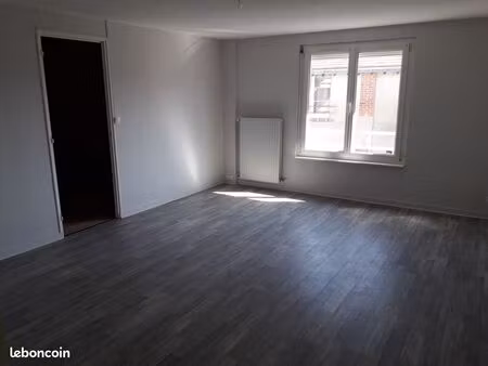 f3 de 95m2 au 1er étage centre ville de la flèche sans agence
