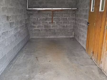 garage fermé 12 5 m² – porte coulissante + accès piéton – ronceray/félix geneslay – le man