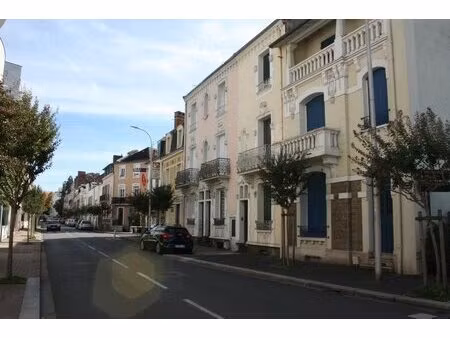 immeuble de rapport à 1 min du plan d'eau à pied