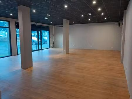 vente bureaux et commerces à fougères (35300) : à vendre / 116m² fougères