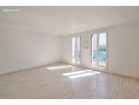 duplex f4 - 77 m² - montigny-le-bretonneux centre
