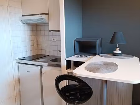 loue studio meublé 17 m2 a étudiant