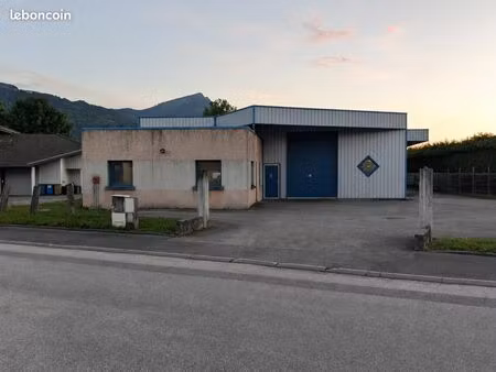 location local industriel