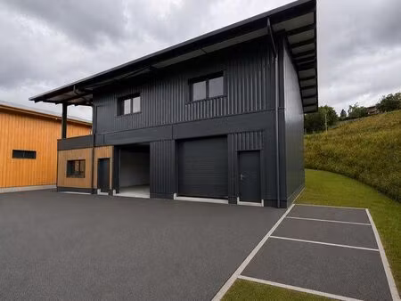 local professionnel neuf avec mezzanine – 131 m² – combloux