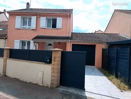 5 pieces  115 m2 utiles  90 m2 hab. grand séjour de 30 m2. 3 chambres ou 4 possibles. jard