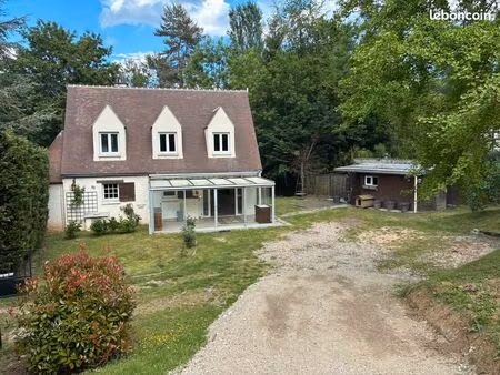 maison sur jardin clos de 832m2  bord de rivière privée 1ère catégorie ( pêche  canoë- kay