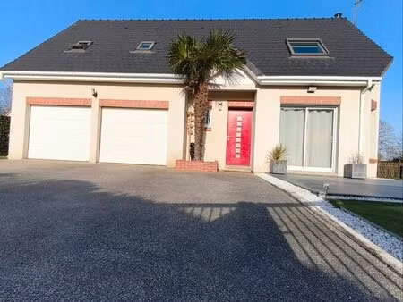 maison familiale avec double garage  jardin et terasse