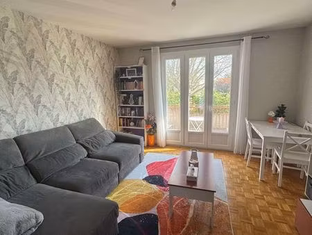 appartement t 3 rénové - 57 m² -rez-de-jardin - calme et lumineux