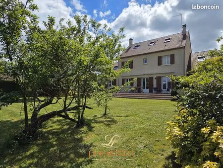 maison 9 pièces 217 m²