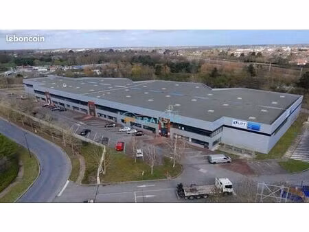 local d'activité 3 299 m²