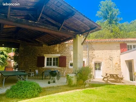 a vendre ancien moulin de 2 habitations dont 1 gîte en activité  proche niort