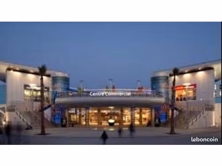 boutique 968 m² pontault combault