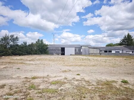 local 450 m² chenay