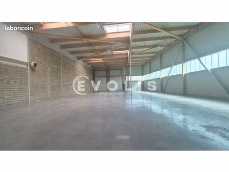 local d'activité 3 360 m²