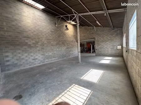 local de stockage 89m2