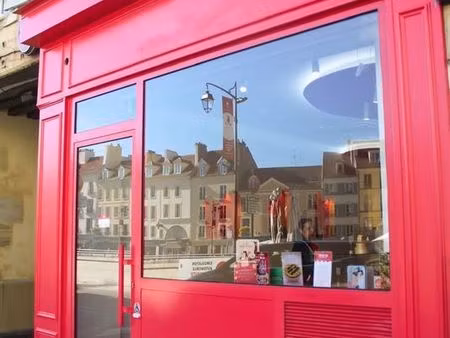 boutique 30 m² st germain en laye