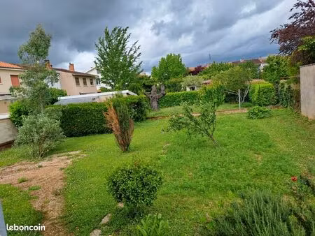 terrain à bâtir clos et végétalisé