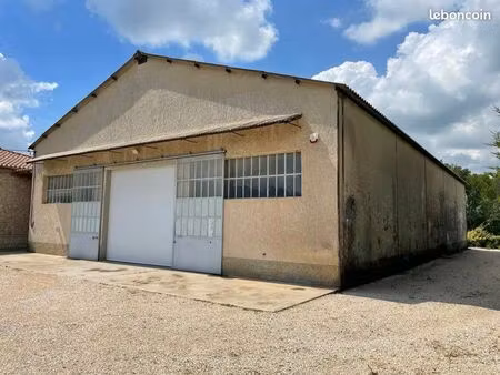 hangar de stockage 250 m2 avec portail sécurisé