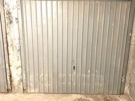 ? . ?️ box / place de parking - 12 m2