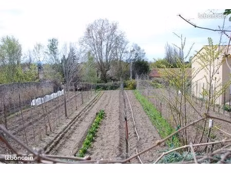 terrain 183 m²