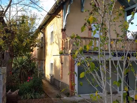 maison ( 90 m2)+ appartement attenant ( 45m2) castelsarrasin