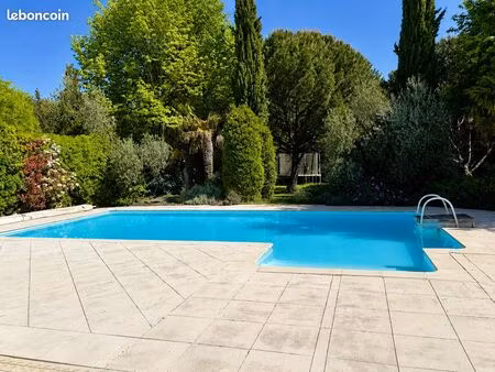 maison familiale 5 chambres avec piscine et grand jardin