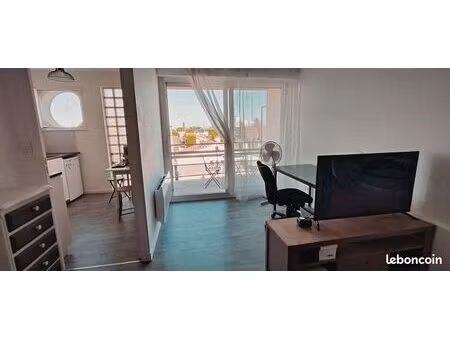 grand studio meublé de 27 4 m² à buxerolles dans résidence