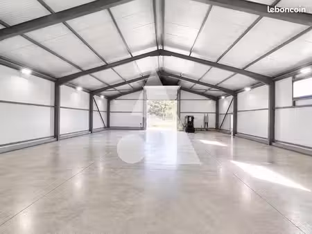 local industriel 300 m²