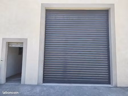 local commercial/ dépôt/entrepôt+ bureau