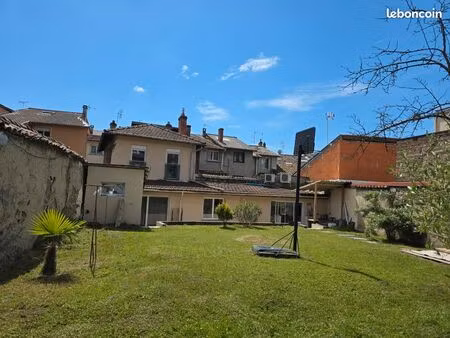 maison de ville 110m  terrain 700m2 constructible et piscinable